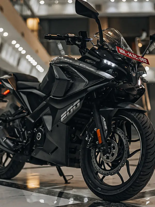 राईडिंग का शौक रखने वाले लोगों के लिए Bajaj की यह बाइक है दमदार, मिलते हैं तगड़े फीचर